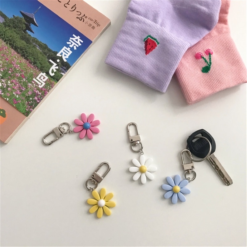 1PC Cute Resin Flower Keychain For Woman Candy Color Flower Charms Keyring Girls Earphone Cover Jewelry Wedding