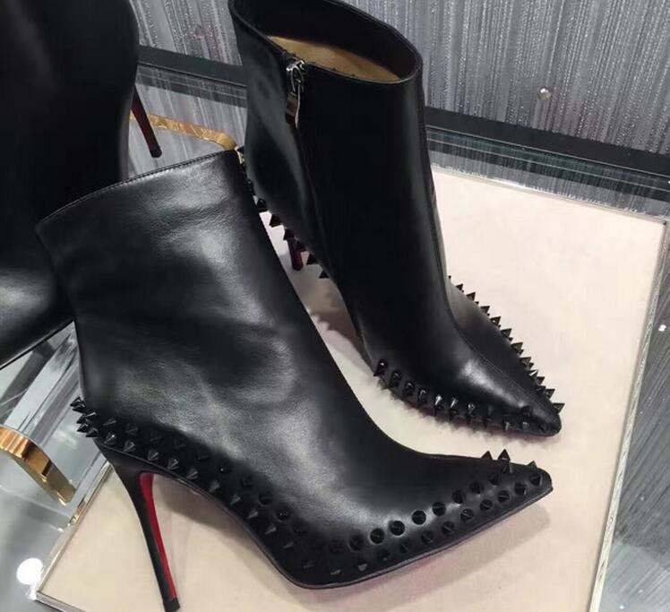 Klinknagel hoge hakken korte laarzen rode dames locomotief martin laarzen stiletto puntige neus laarzen 10cm 35-42 stofzak