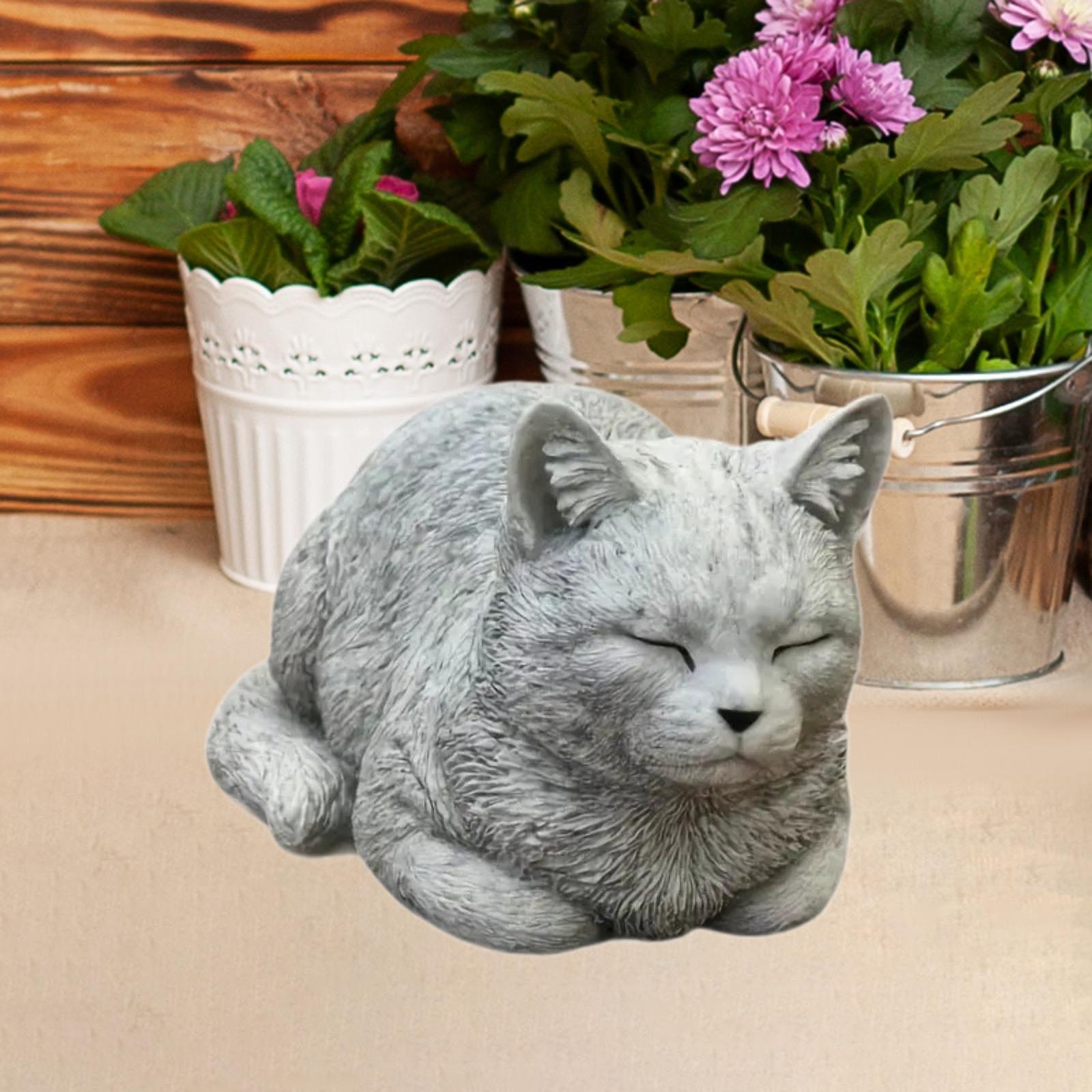 Buitenbeeldje van een kat, gedenkbeeldje van hars voor op het balkon, liggende kat, decoratie voor buiten