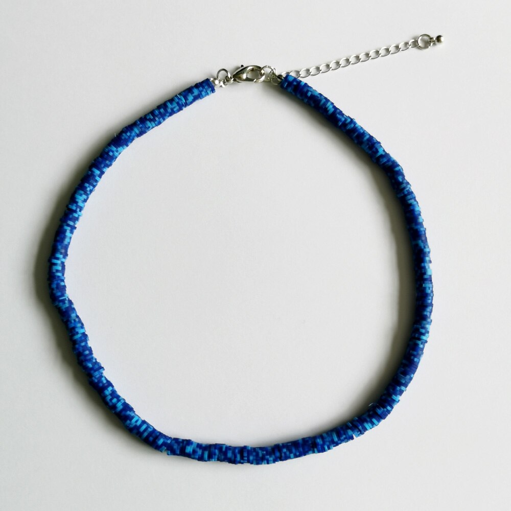 Bland farve ler blød keramik choker halskæde boheme charme kort krave halskæde til kvinder strand fest: Mørkeblå