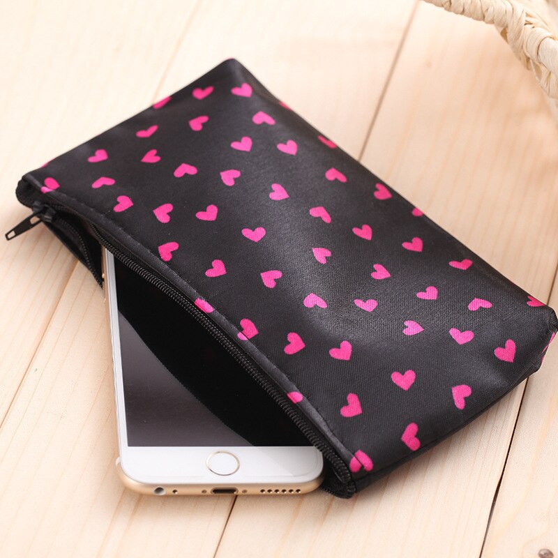 Reise Kosmetikerin Liebe Herz Kosmetik Tasche Satin wasserdichte Kleine Make-Up Tasche Frauen Lagerung Paket Fall Tasche Veranstalter