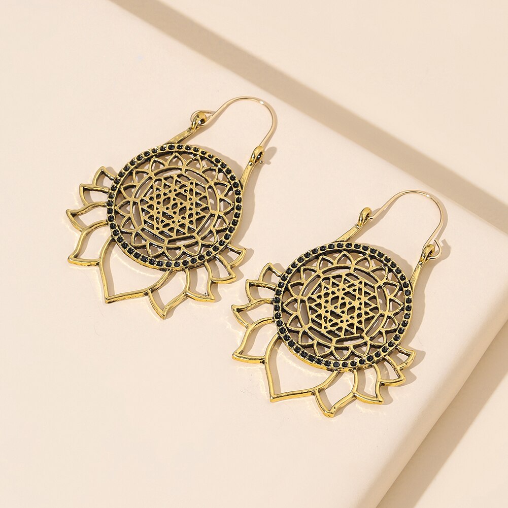 Mode Vrouwen Zonnebloem Shape Hol Graveren Legering Oorbellen Sieraden