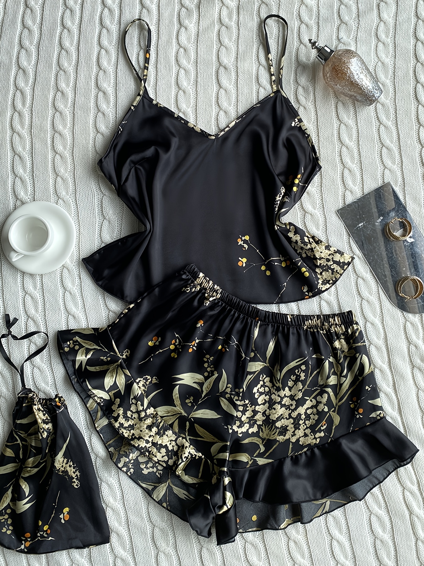 Conjunto de pijama feminino elegante com estampa floral e bainha com babados e shorts: XL / Preto
