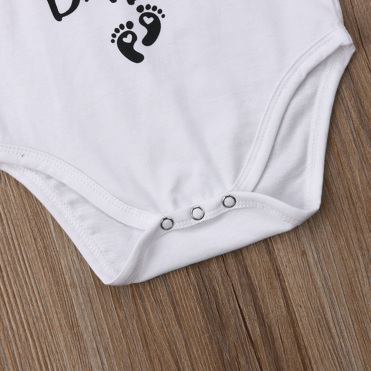 2019 Brand New 0-18 m Causal Verão Criança Menino Menina Bebê Bodysuit Manga Curta Carta Pegadas de Cachorro Branco macacões Roupas