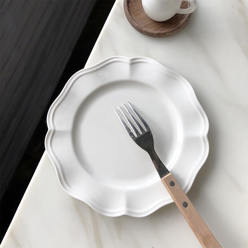 French Western white ceramic plate embossing pattern retro dessert plate disc side plate round salad soup wedding tableware: Round 19x1.5cm