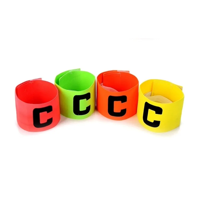 1PC FußBall Kapitänsbinde C-Band Sport Armbinde Spiel Kapitän Tragen Armbinde FußBall Ausrügestochen FußBall Zubehör
