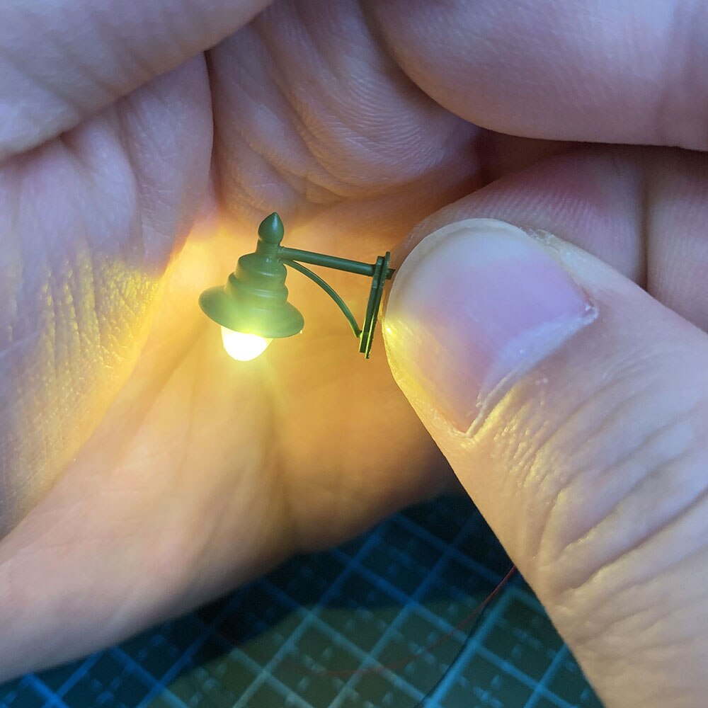 2 PCS 1/87 HO Scale Wall Mount Lamps/Street Lamp Model Making Railroad/Model Park Lamps/Railroad Layout