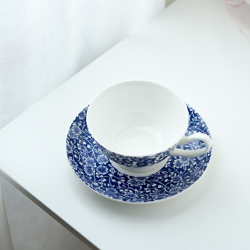 verrotten Tee tasse und untertasse Jahrgang blau und weiß knochen China kaffee tasse und untertasse