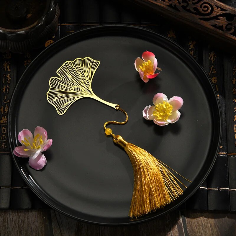 1 Uds. Marcapáginas de Metal Retro de papelería de estilo chino para estudiantes, hojas de arce huecas de Ginkgo Biloba, marcas de libros de venas de loto,: Azul