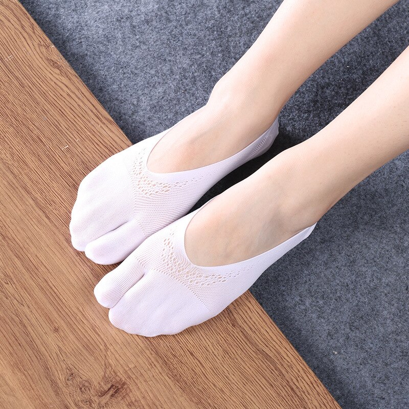1 paio di calzini Tabi in Nylon da donna di moda con dita Separate vestiti in stile giapponese calzini invisibili estivi in seta di ghiaccio pantofole da donna