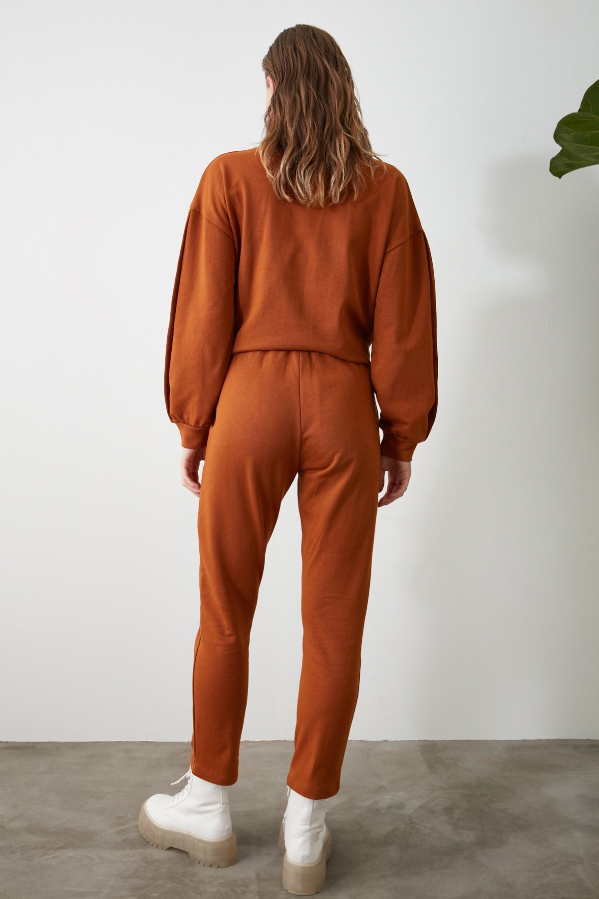 Trendyol 100 Organische Baumwolle Grundlegende Jogger betroffen Jogginghose TWOAW21EA0180