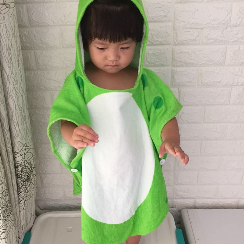 Børn badehåndklæde kappe børn hætteklædte strand svømning poncho dinosaur mønster (grøn + hvid 55 cm x 110 cm)