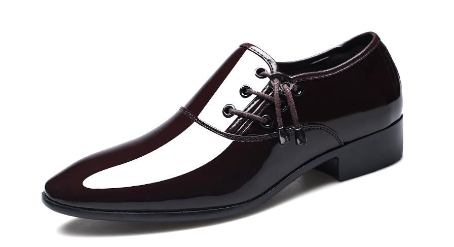 Kiiltonahkainen mekkokengät miehille metallinen teräväkärkinen aikuisten häät zapatos slip rento oxfordin musta kenkä