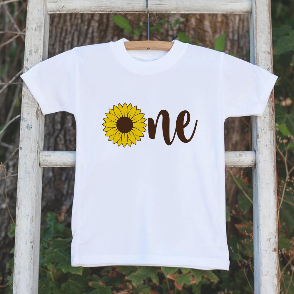 Selvaggio Una Camicia Di Compleanno Di Compleanno selvaggio uno magliette Primo Compleanno del Girasole Della Ragazza t-camicia Prima Di Compleanno Della Ragazza vestito: HF90-KSTWH / 12m