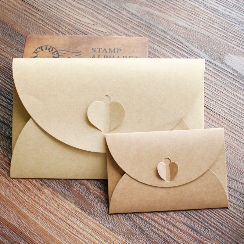 100Pcs 7.1*10.5Cm Hart Vorm Pearlized Kraftpapier Enveloppen Party Papieren Zak Of Wenskaart Party uitnodiging Kaart Ambachten