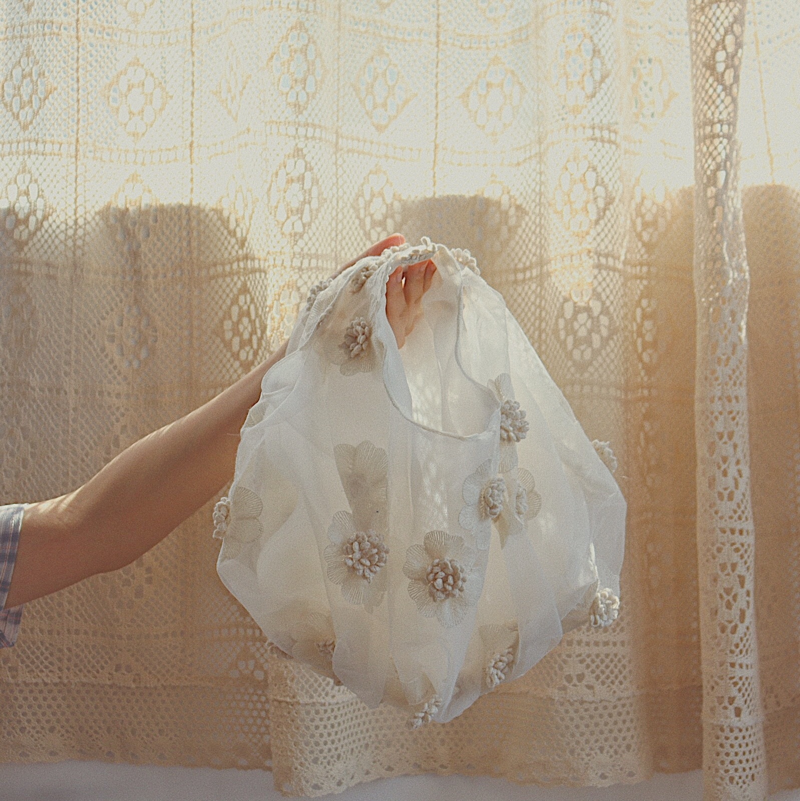 Kvinnor genomskinlig väska färsk blomma broderi handväska vävd axel crossbody strandväska för kvinna