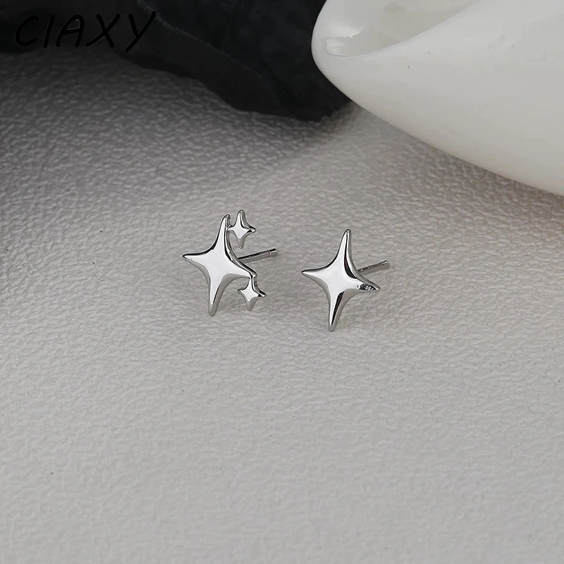 Pendientes asimétricos de estrella de cuatro puntas para mujer, aretes de tuerca de superhada, joyería Simple de Color plateado, 925