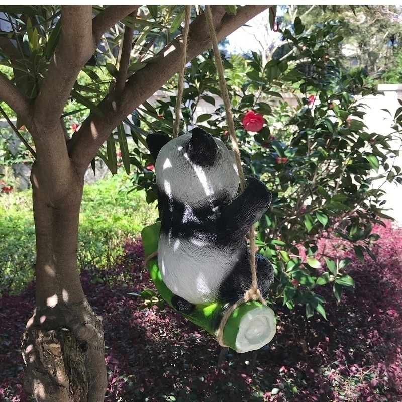 Statue de Panda en bambou noir et blanc mignon sur la balançoire créative, décoration d'extérieur pour la maison et le jardin