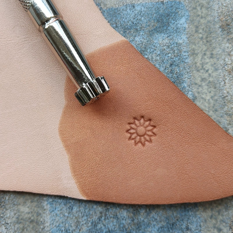 Herramientas de fabricación de sillín de trabajo de cuero, sellos de artesanía de cuero en relieve de aleación, molde de estampado de patrones de flores, arte hecho a mano, 1 ud.: pattern 2