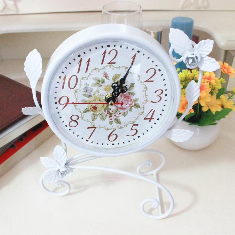 Reloj de escritorio de hierro de estilo antiguo con florero, adornos para el hogar, decoración para el dormitorio, reloj de mesa retro, artesanías de