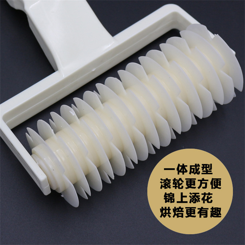Large Medium and Small Plastic Mesh Cutter Dough Roller Cutter Pizza Pizza Roller Mesh Cutter Baking Tools