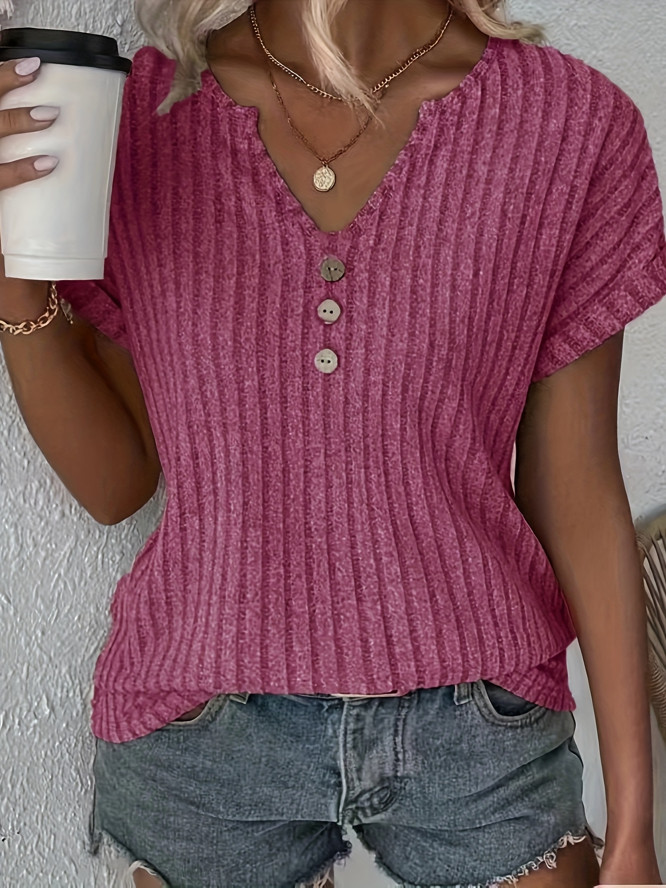 Forår/sommer ensfarvet ribbet top med v-hals og knappedekorationer til damer, størrelse -2xl: L / Fuchsia