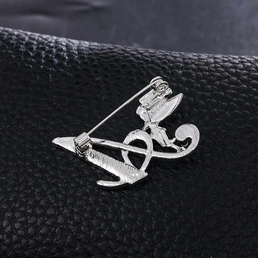 Broche de 26 letras de Ángel de cristal de lujo para mujeres y hombres, diamantes de imitación de A a Z, alfileres para Collar con iniciales de elfo, de , accesorios de joyería