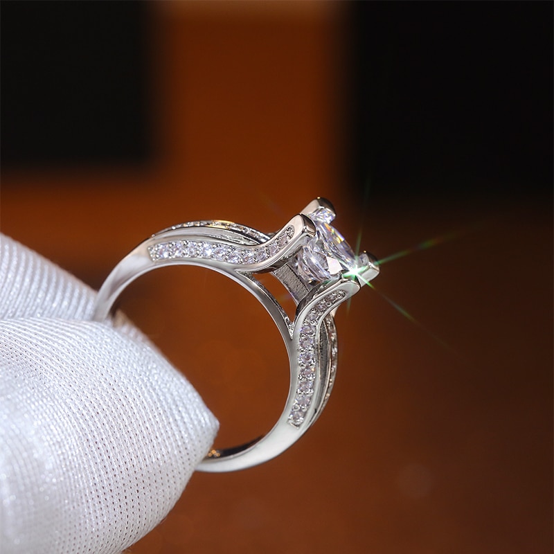 Huitan Classic Wedding & Engagement Jewelry Unique Style Promise Ring AAA Cubic Zirconia Luxurious Women Ring