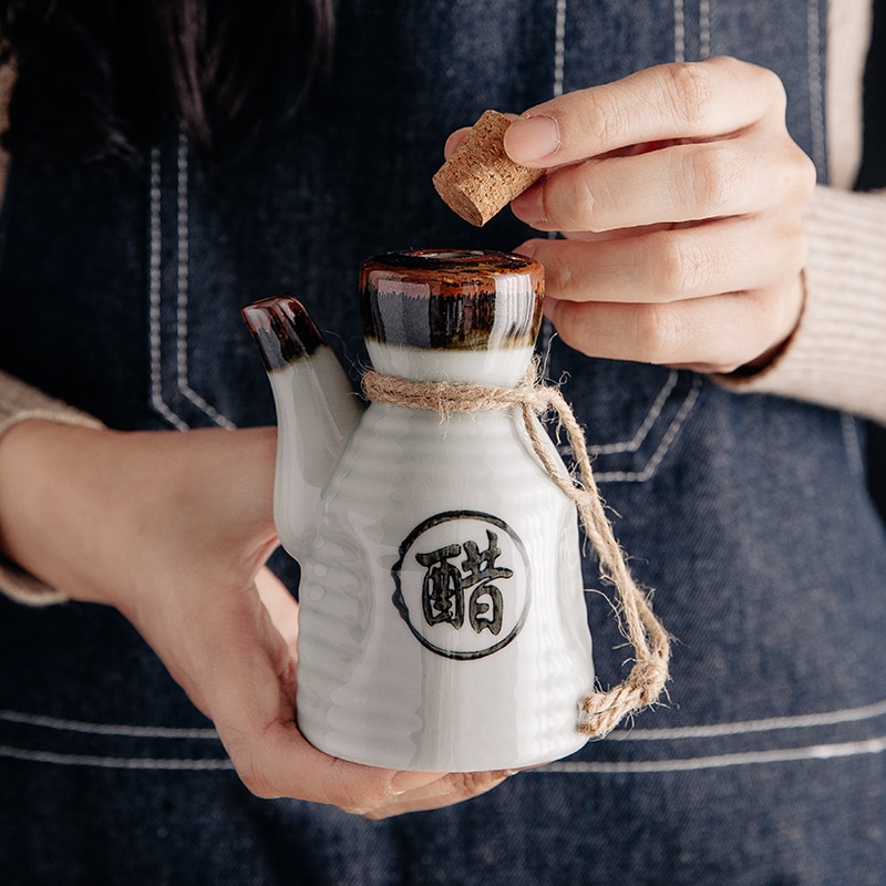Ceramic Mini Seasoning Bottle Japanese Style Oil Pot Soy Sauce Pot Vinegar Pot Restaurant Home Vinegar Bottle Dispenser ZB464