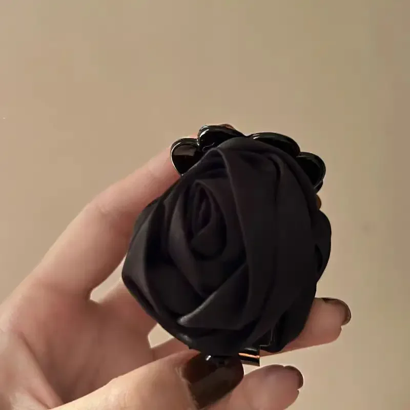 Pinzas en forma de garra para el pelo con flor de Rosa doble francesa para mujeres y niñas, accesorios para el pelo de tiburón hechos a mano de tela sólida satinada Vintage, nuevos: Plata