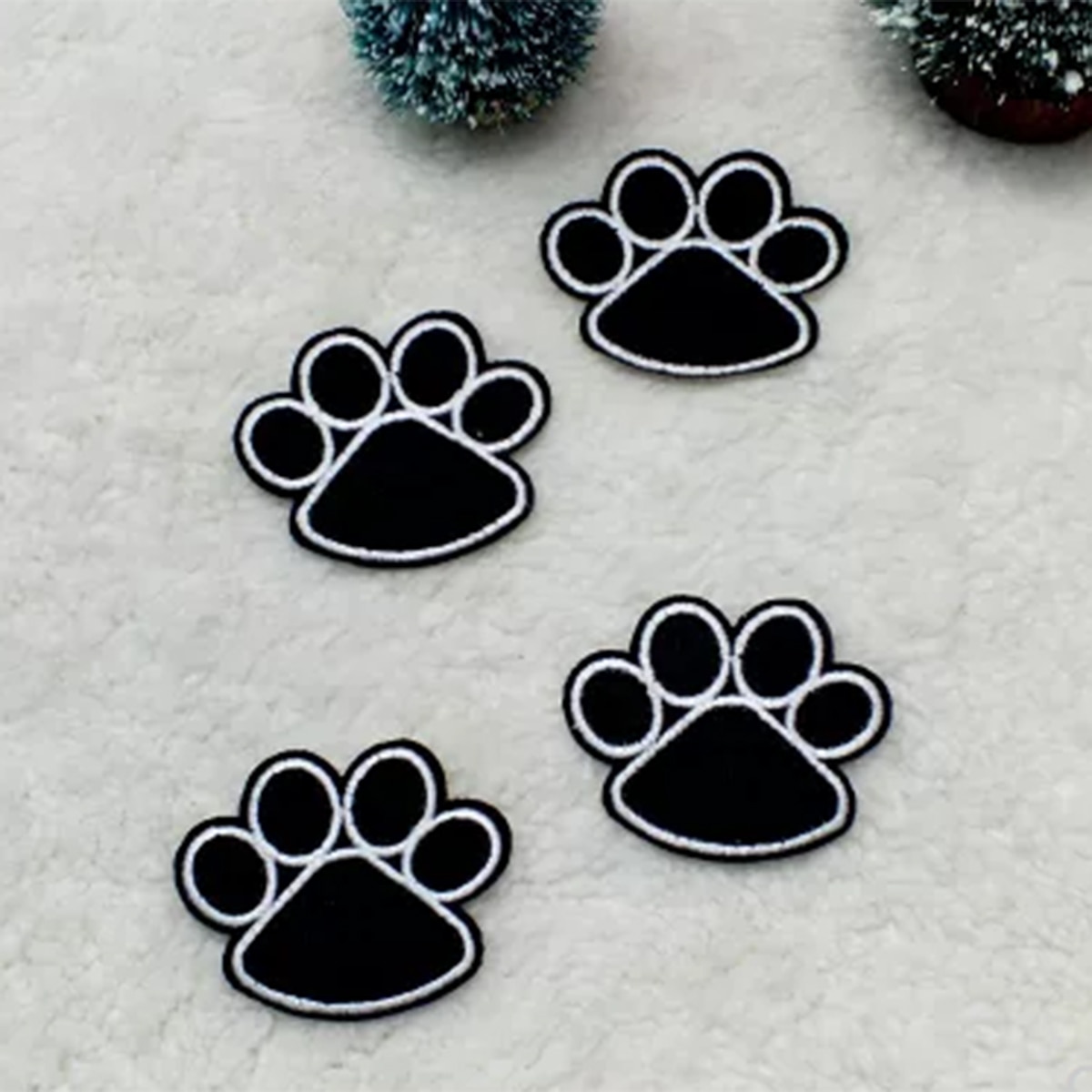 Sort hund poteprint form broderi strygning patches klistermærke omkring 5.1 x 4.2cm til diy tøj dekoration patch reparation -1pc: Default Title