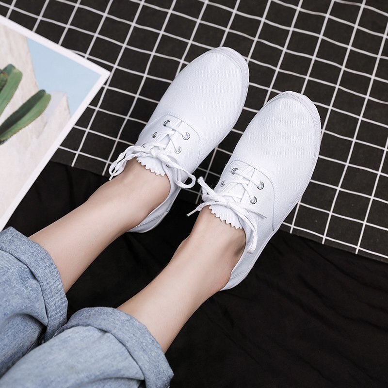 Billiga damskor enkla vita skor sneakers mjuka och bekväma damskor som andas plus storlek 45 platta skor