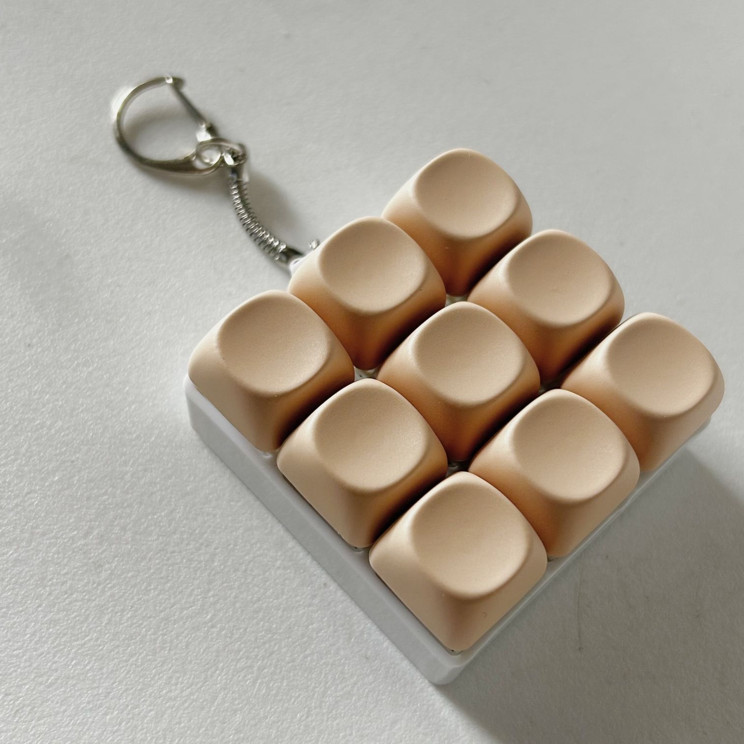 9 touches clavier Fidget jouet relaxant amovible doigt Fidget Clicker porte-clés Portable bricolage bouton doigt Clicker porte-clés: YELLOW