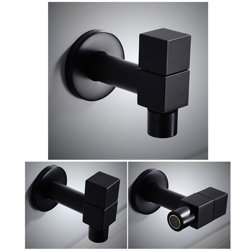 Zwarte koperen kraan voor aan de muur, wasmachine, dweil, zwembadkraan voor de badkamer