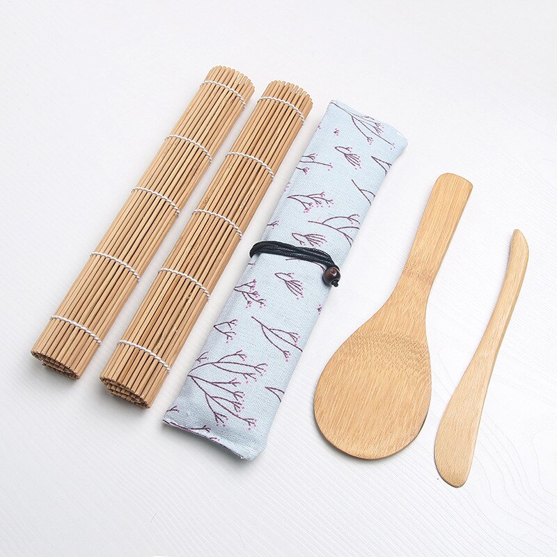 Diy sushi madlavningsværktøj sæt sushi maker sæt til kød sushi bambus sæt  (2 sushi måtter 1 ris shaker 1 paddy padle 5 spisepinde)