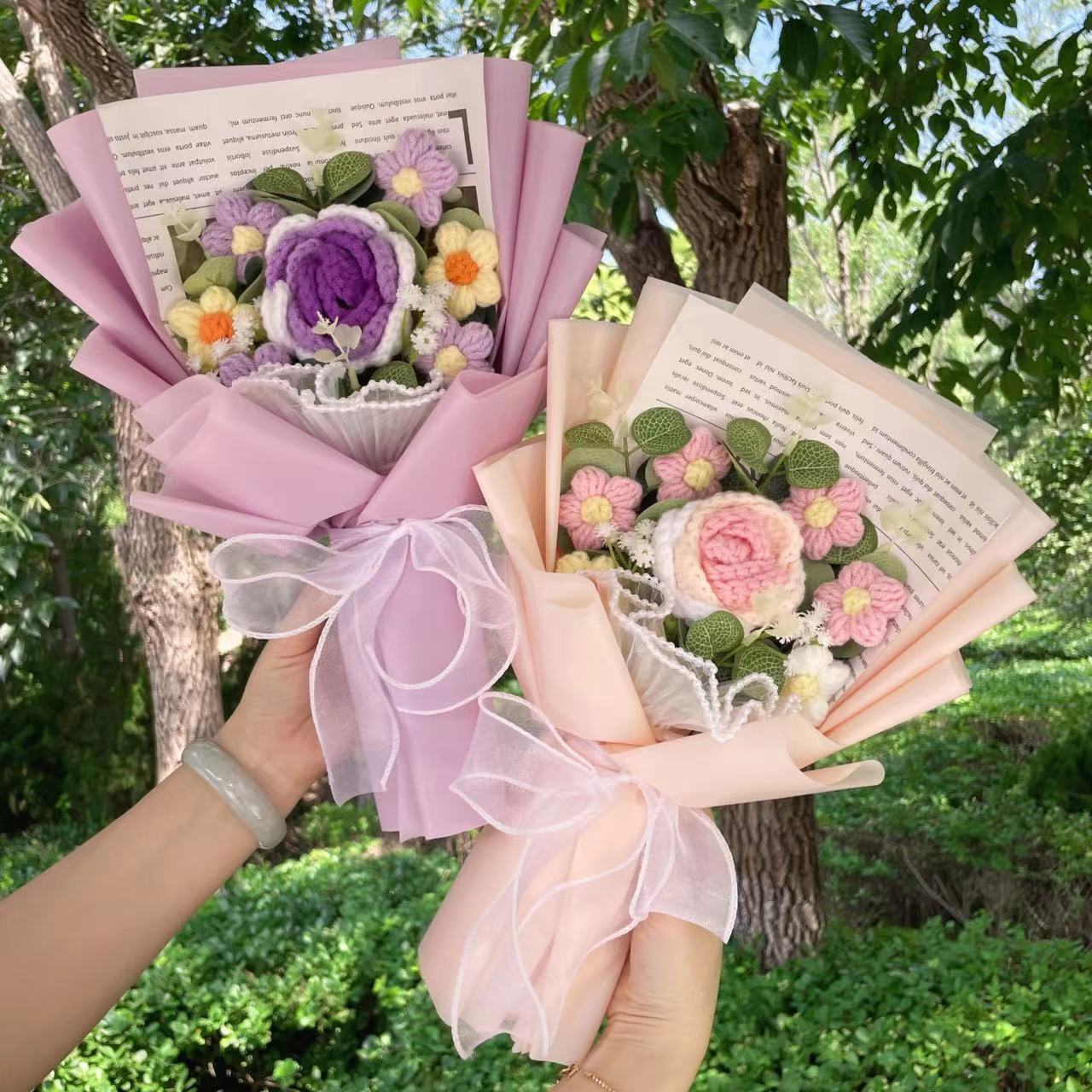 Gilares de girasoles rosas de punto acabado, ramos hechos a mano de ganchillo, de graduación de cumpleaños para el Día de la madre de San Valentín