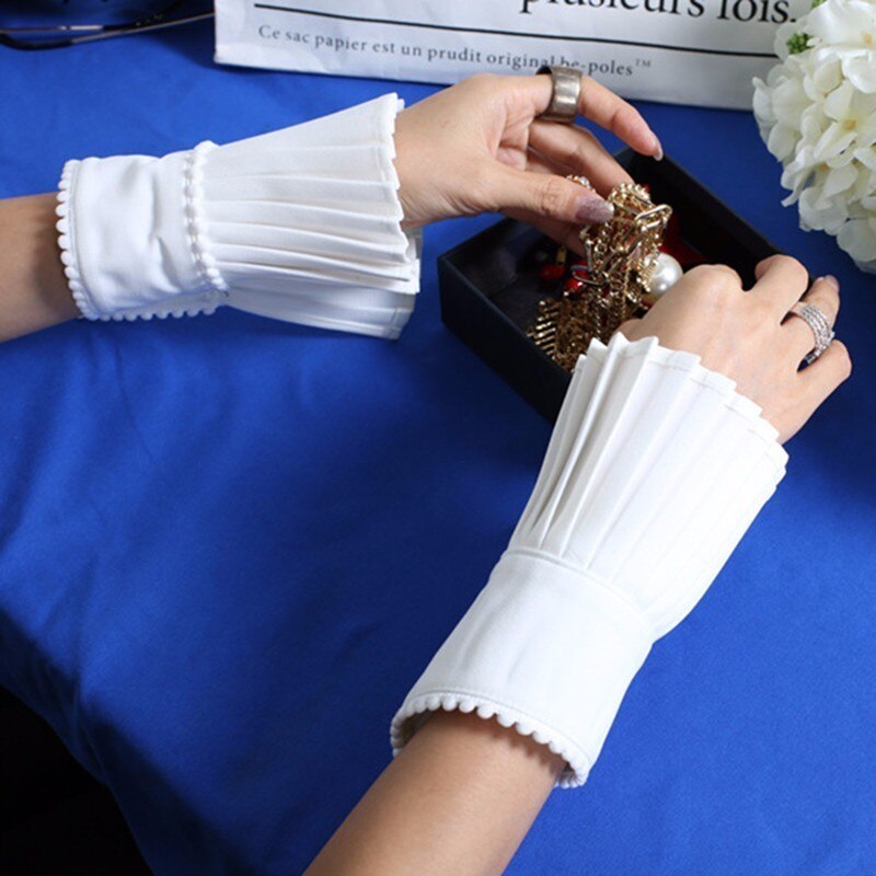 TWOTWINSTYLE-brazalete con cuentas para mujer, puños con pedrería oculta blanca plisada con volantes, Vintage de primavera para mujer