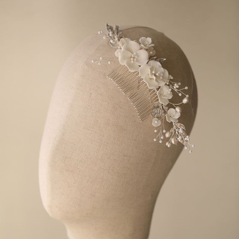 SLBRIDAL Handmade Alloy Leaf Rhinestone Ceram Flower słodkowodne perły ślubny grzebień do włosów ślubne akcesoria do włosów kobiety biżuteria: 2014 Silver