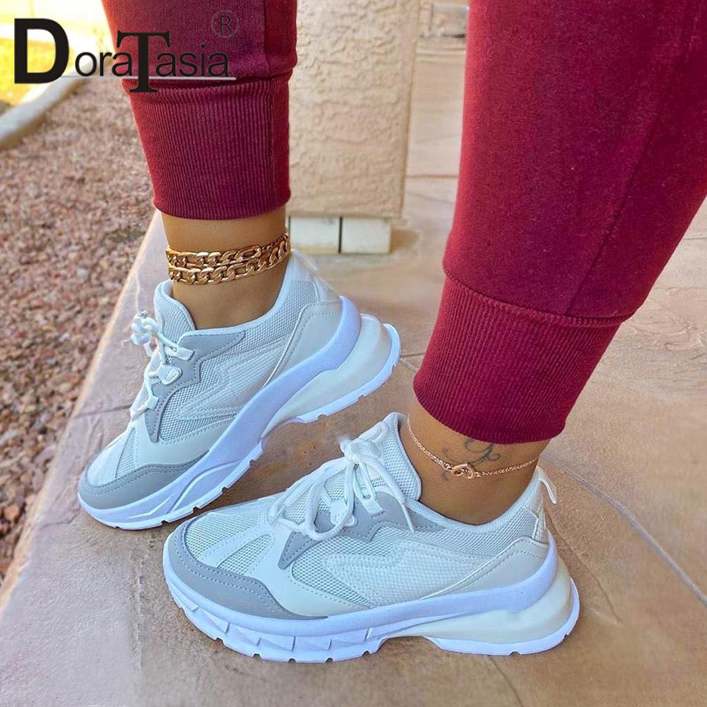 Doratasia kvinders blandede farver sneakers damer flad platform snørebånd sko kvinde afslappet efterårs sneakers stor størrelse 35-43: Hvid / 7.5