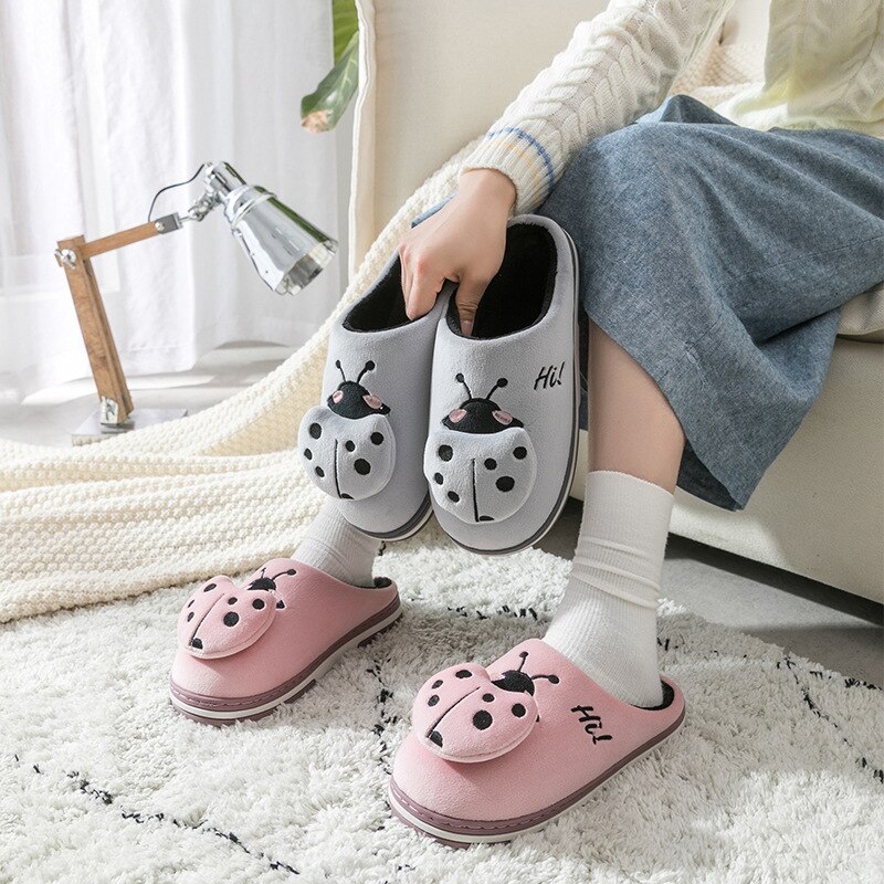 Femmes hiver maison pantoufles dessin animé coccinelle antidérapant à l'intérieur chambre étage chaussures en peluche pantoufles femmes fausse fourrure diapositives TUX77