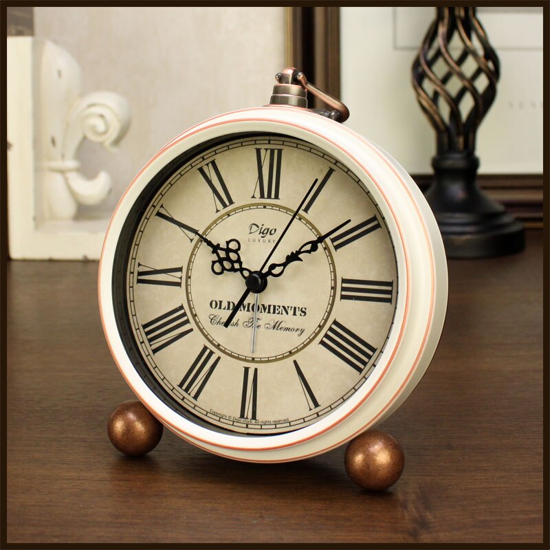 Small Retro Desk Clock Silent Metal Alarm Clock Bedroom Desktop Clock Roman Numerals Relogio Mesa Wrought Clocks AC50TC