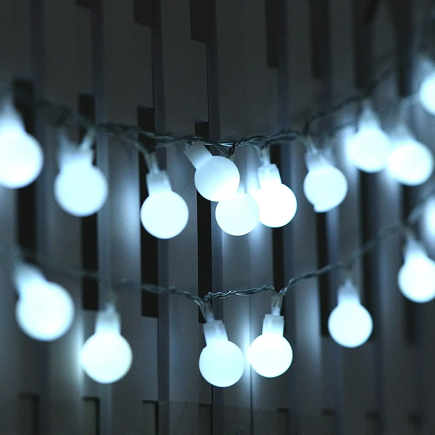 Guirnalda de luces LED con bola de alimentación por USB/batería de 12M, guirnalda de luces para exteriores, guirnaldas de luces para jardín, decoración navideña para bodas: Blanco / 85 W