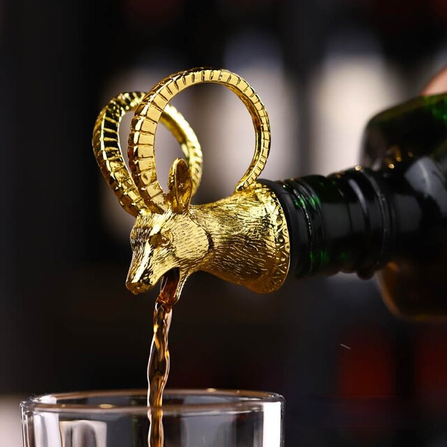 1PC Bar decoration accessories nightclub bar counter accessories red wine pourer zinc alloy rhino lion head wine stopper: antelope   gold