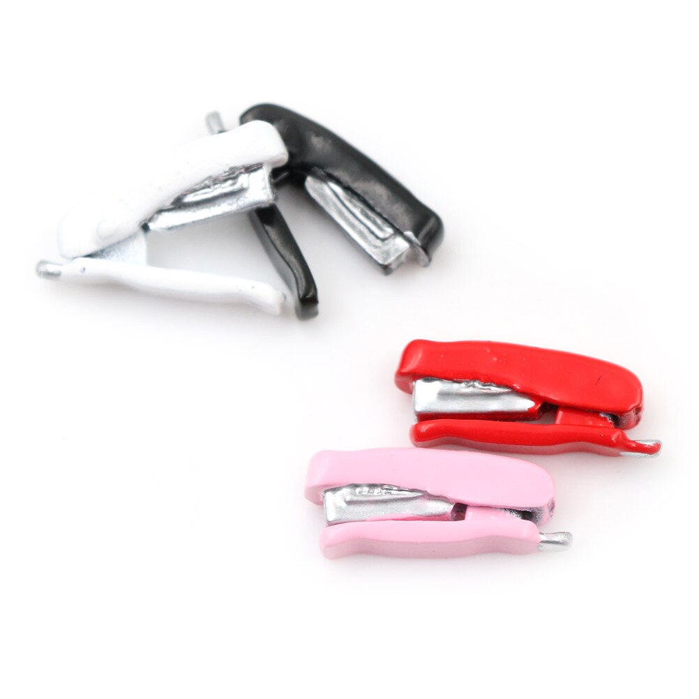 1pcs Mini Stapler Dollhouse Miniature 1:12 Toy A Metal Pink Stapler Length 1.9cm Doll Accessories Random Color