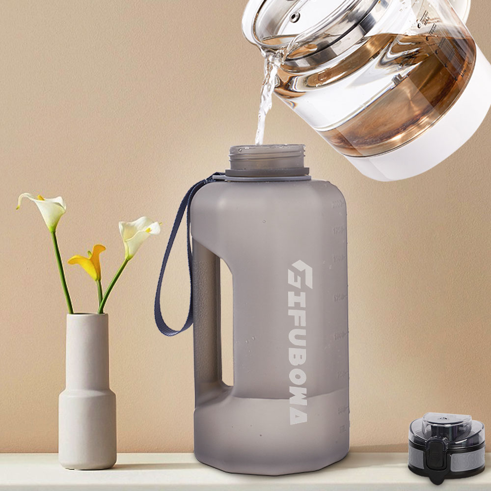 Grote waterfles 2,2 liter met handvat Tijdmarkering, rietje lekvrij halve gallon grote capaciteit enorme kruik voor training gym fitness