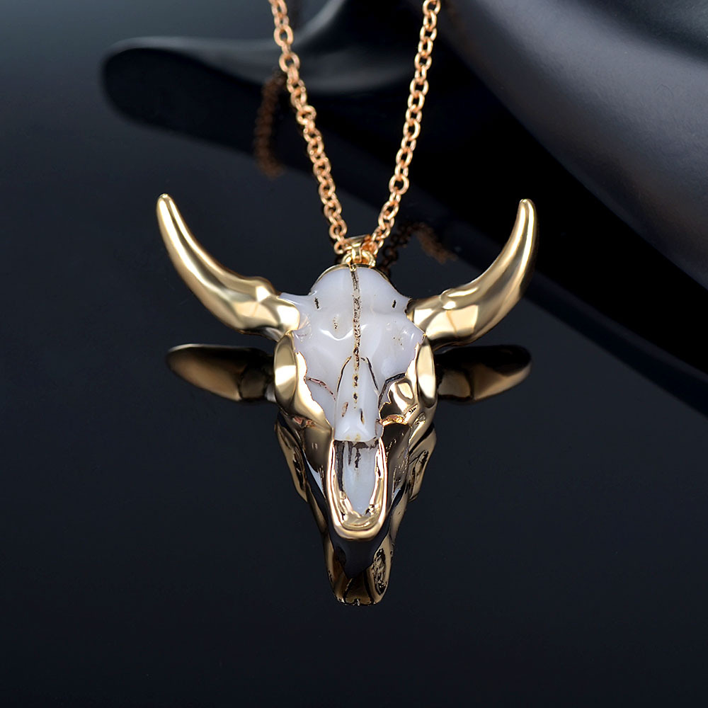 Collar con colgante de cabeza de ganado para hombre, cadena de cuello de suéter, amuleto de cuerno de toro, figura de calavera bovino envuelta de Metal bohemio, joyería
