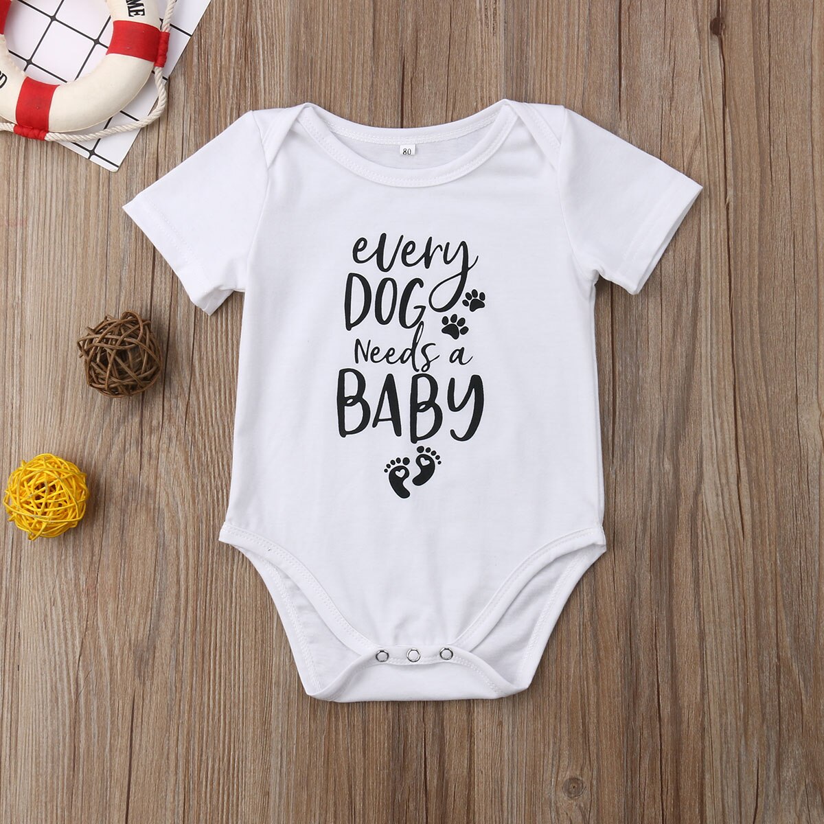 2019 Brand New 0-18 m Causal Verão Criança Menino Menina Bebê Bodysuit Manga Curta Carta Pegadas de Cachorro Branco macacões Roupas