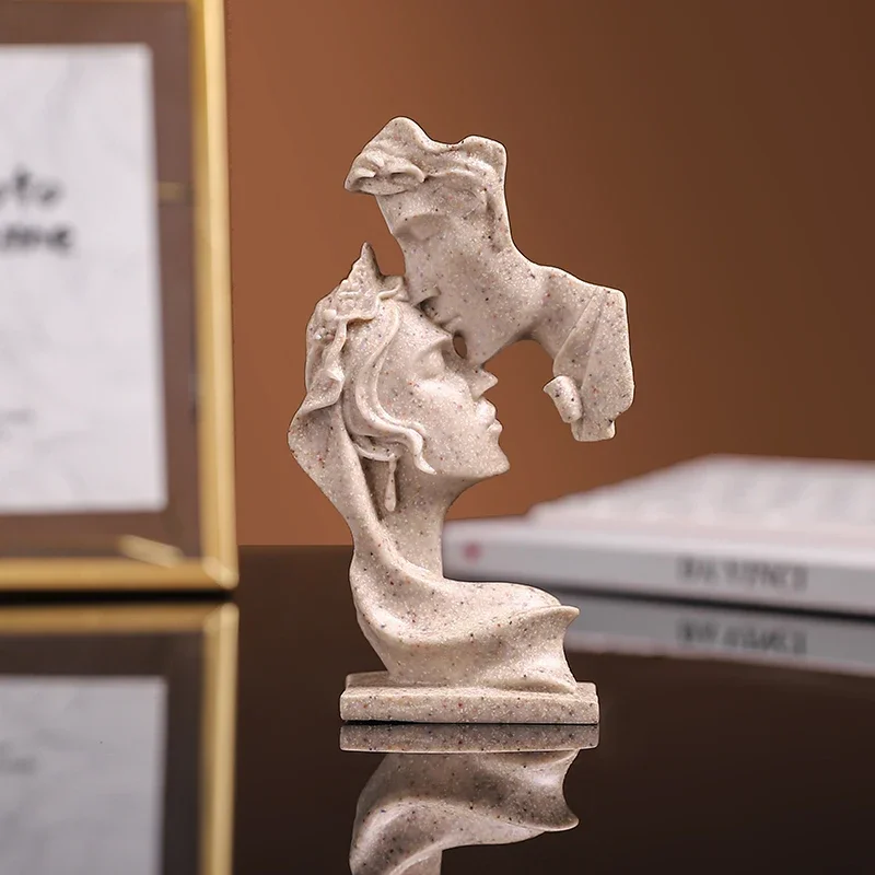 Mini estatua de amantes de la resina, modelo de postura besándose, escultura artesanal, adorno, decoración del hogar, decoración de gabinete de vino de escritorio
