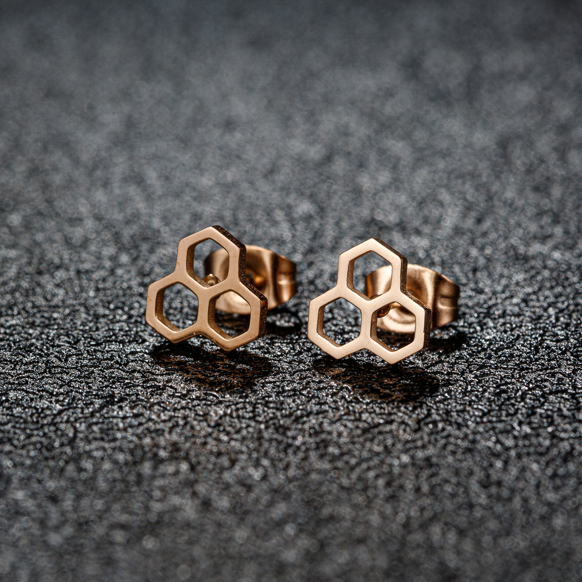 1 par de pequeños pendientes de panal de acero inoxidable para mujer y niña, pendientes hexagonales geométricos, química, pendientes moleculares: COLOR ORO ROSADO