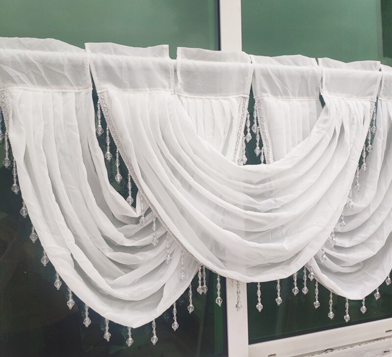 Elegante Witte Gaas Gordijn. Crystal Kwasten Versierd De Gordijn. Drape Water Rimpel Gordijn